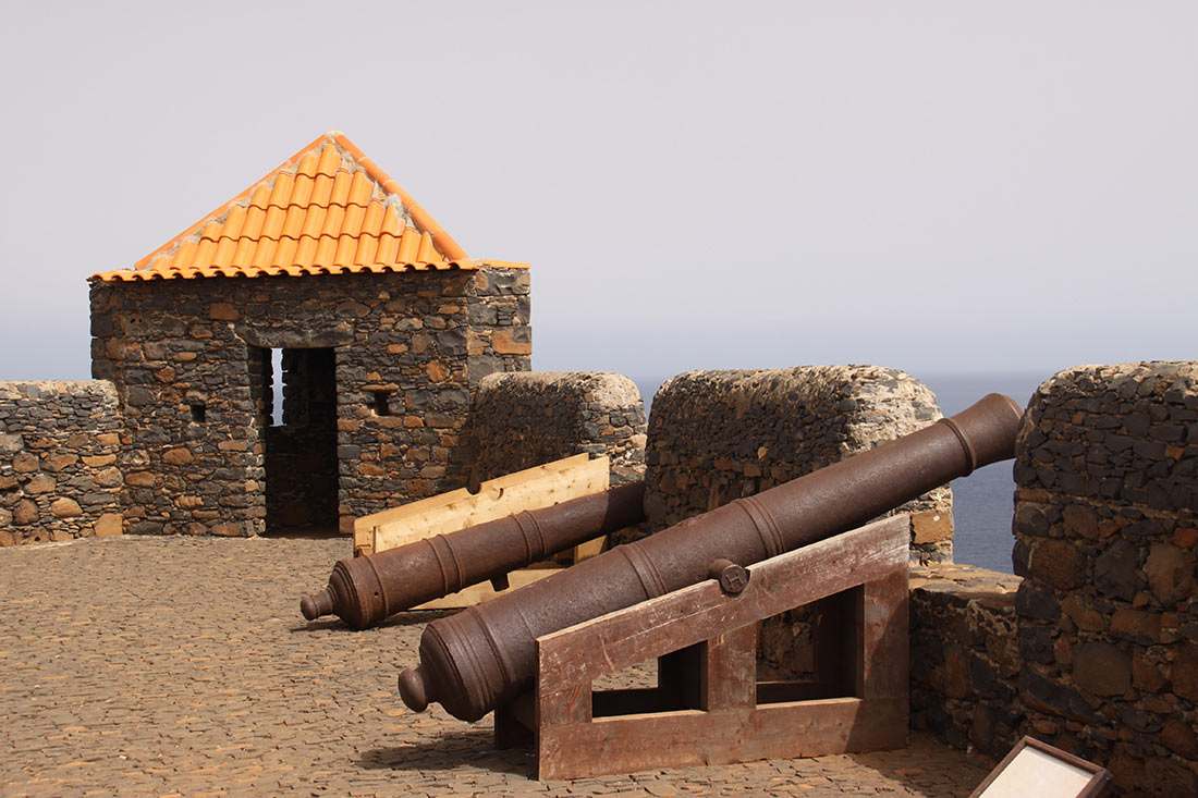 Королівська фортеця Сан Феліпе на острові Сантьягу