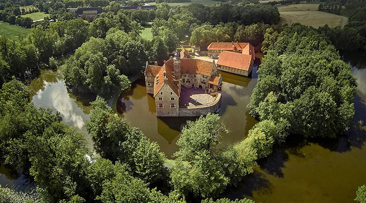 Вішерінг: старовинний лицарський замок на воді