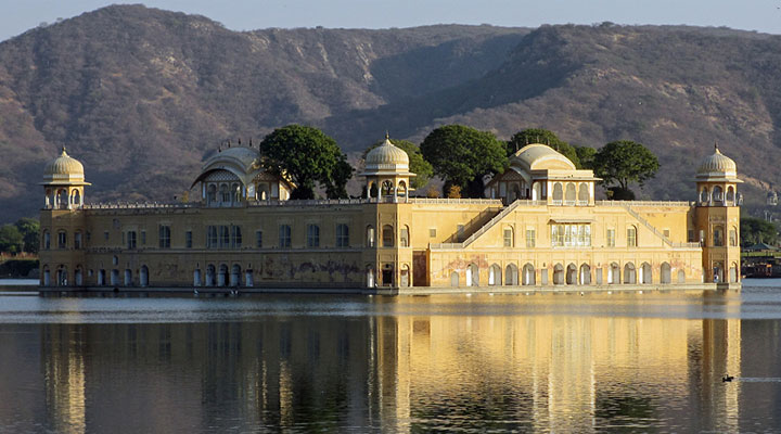 Джал-Махал: загадка індійського палацу, що «плаває» в озері