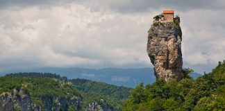 Стовп Кацхі: одна з найбільш незвичайних церков у світі