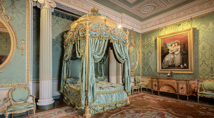 Королівські спальні: 30 найрозкішніших спалень королівських замків та палаців