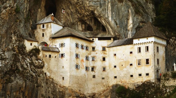 Предямський замок: старовинний, величний та непокірний