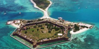 Форт Джефферсон: дивовижна покинута в’язниця на тропічному острові