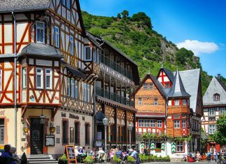 Бахарах: затишне німецьке містечко в долині Рейну