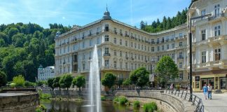 Карловы Вары: самый знаменитый термальный курорт Чехии, основанный римским императором