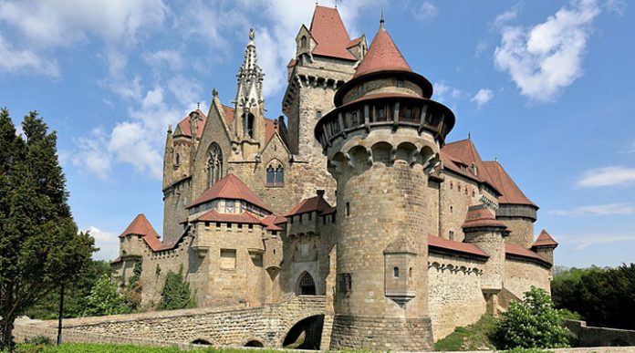 Замок Кройцштайн: стародавня фортеця Габсбургів поруч із Віднем