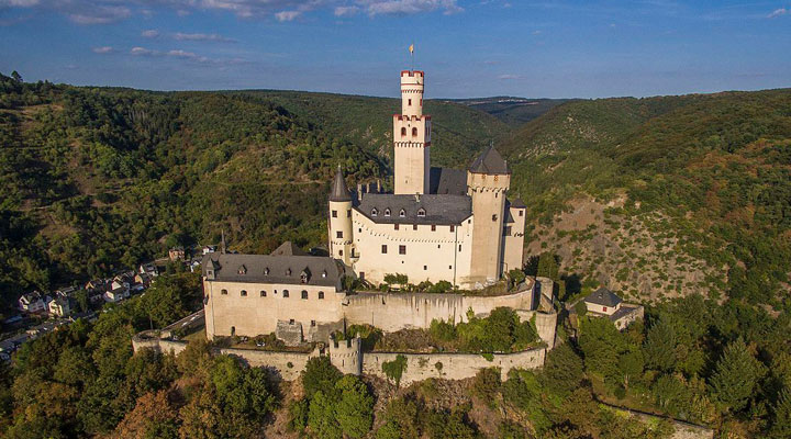 Браубах та замок Марксбург: древнє місто троянд та вина в долині Рейну