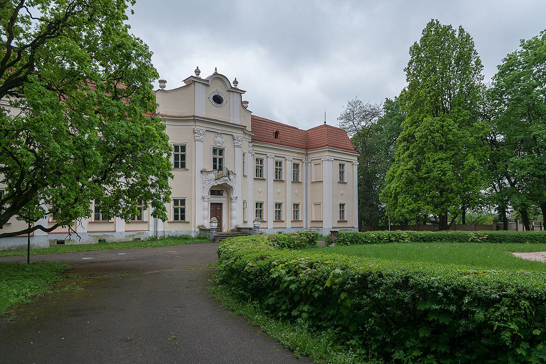 Палац львівських архієпископів в Оброшино