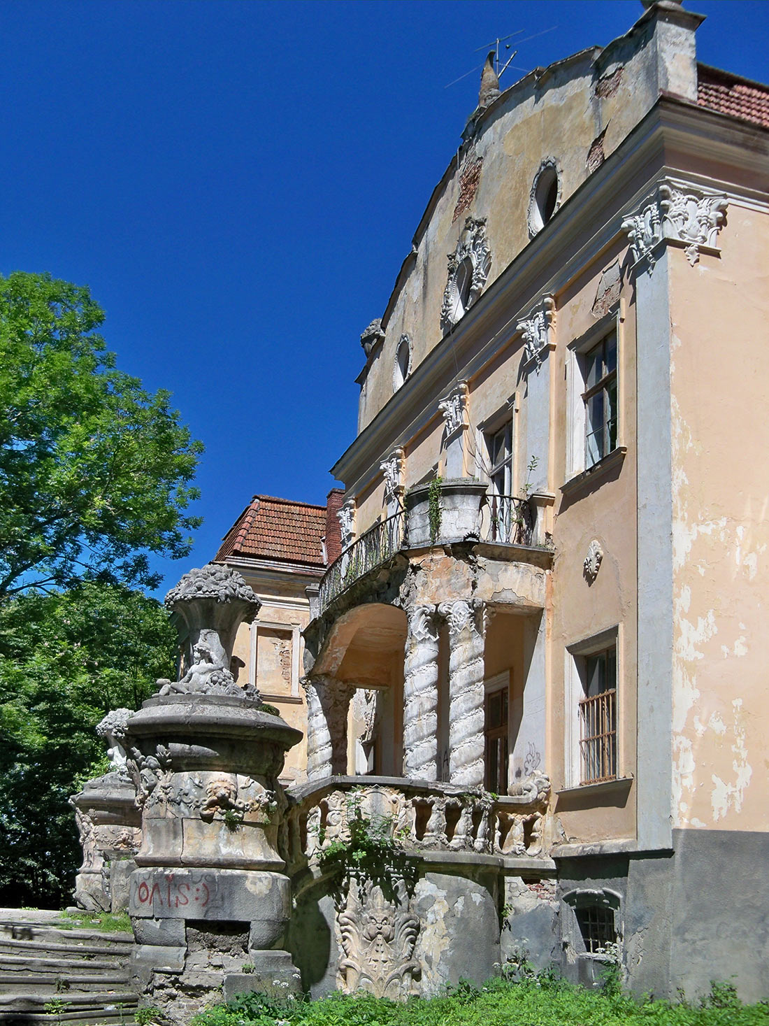 Палац львівських архієпископів в Оброшино
