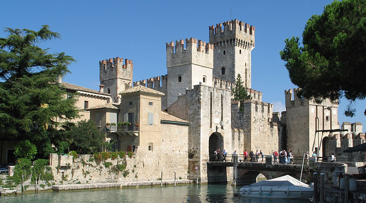 Замок Скалігерів у Сірміоне: середньовічний форпост італійських аристократів