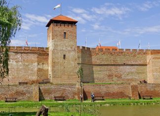 Замки та фортеці Угорщини: 14 найбільш цікавих та вражаючих місць