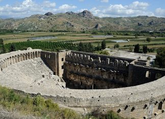 Визначні місця Анталії: що подивитись на одному з найпопулярніших курортів Туреччини