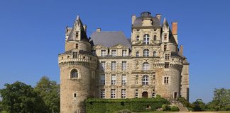 Замок Брисак: розкішний гігант долини Луари