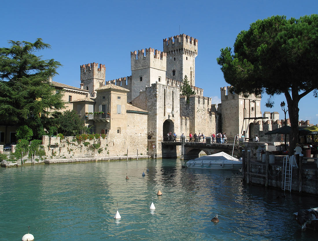 Замок Скалігерів у Сірміоне (Castello di Sirmione)