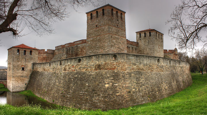 Замки Болгарії: 10 найцікавіших історичних місць