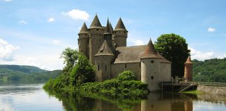 Замки Дордоні: 10 приголомшливих стародавніх споруд