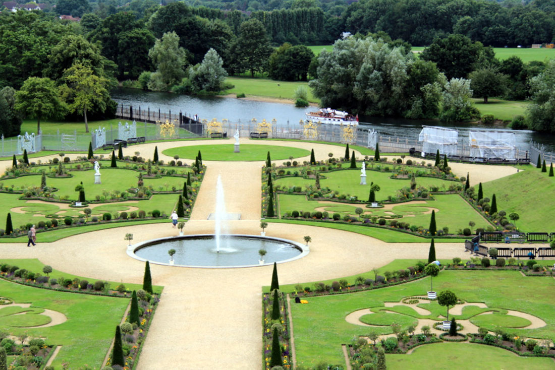 Формальний сад у палаці Хемптон-Корт