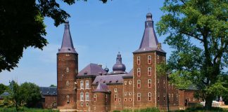 Замок Хунсбрук: стародавня будівля, що стоїть вже 8 століть