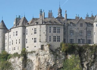 Замок Вальзен: бельгійський Нойшванштайн на річці Лес