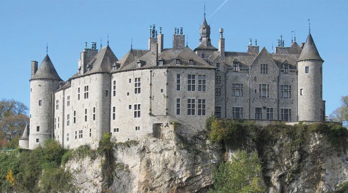 Замок Вальзен: бельгійський Нойшванштайн на річці Лес