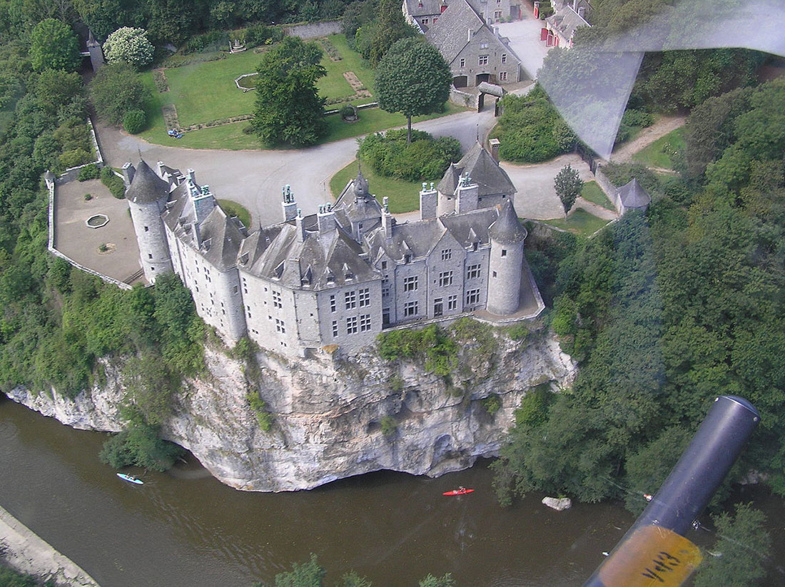 Вигляд замку Вальзен з висоти пташиного польоту