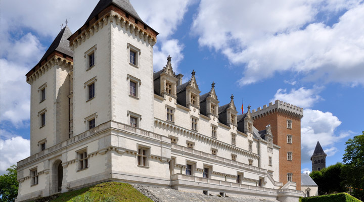 Замок По: історичне дзеркало Франції