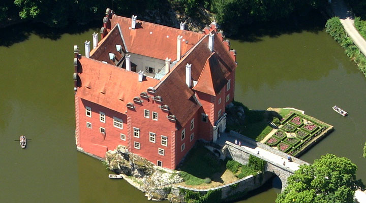 Замок Червена-Льгота: один із найказковіших замків Чехії